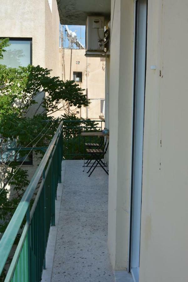 Modern Apartment, 5΄ Walk From Central Metro Station Athens Exterior photo