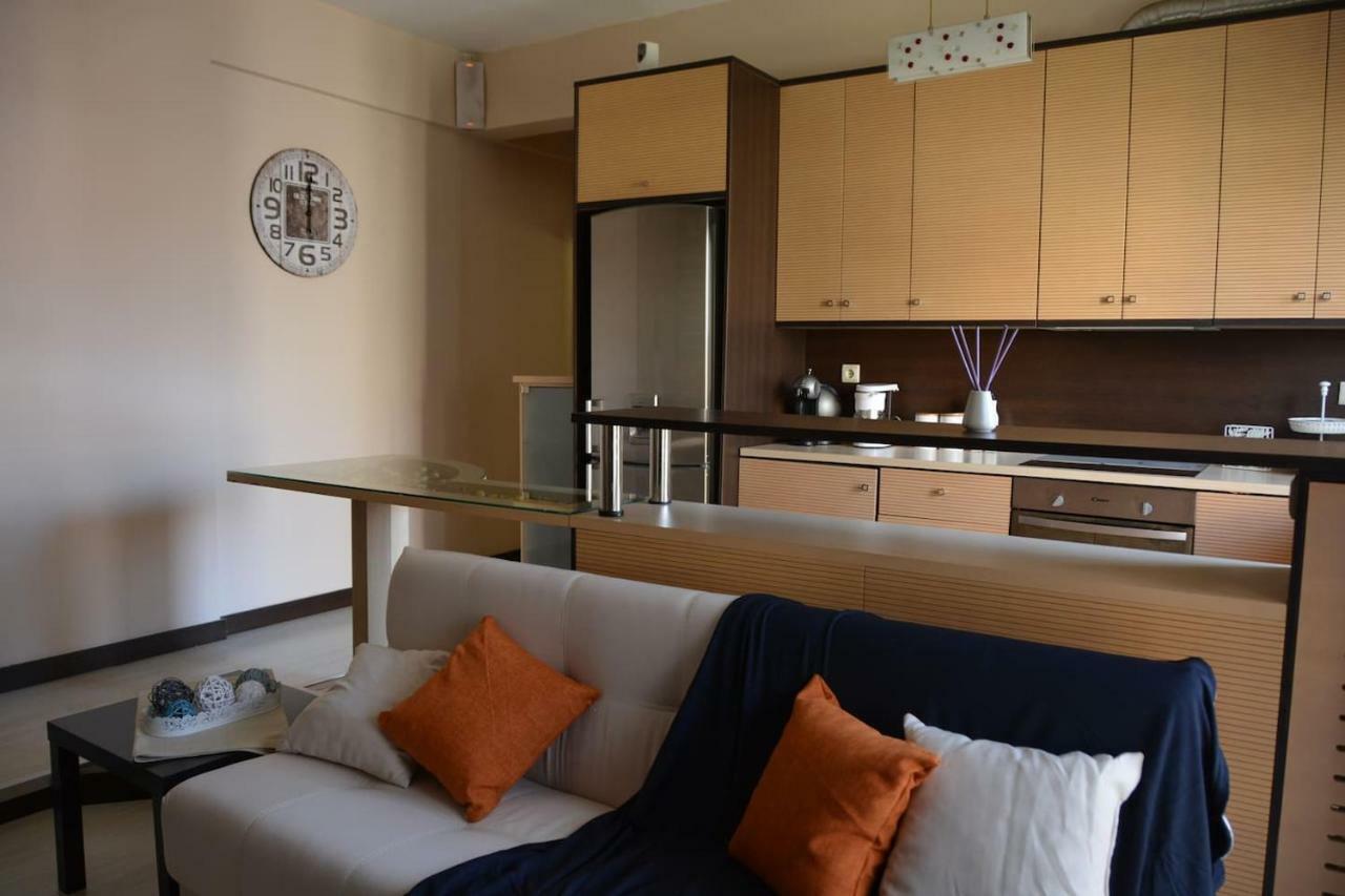 Modern Apartment, 5΄ Walk From Central Metro Station Athens Exterior photo